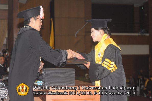 wisuda-program-doktor-oleh-direktur-pascasarjana-048
