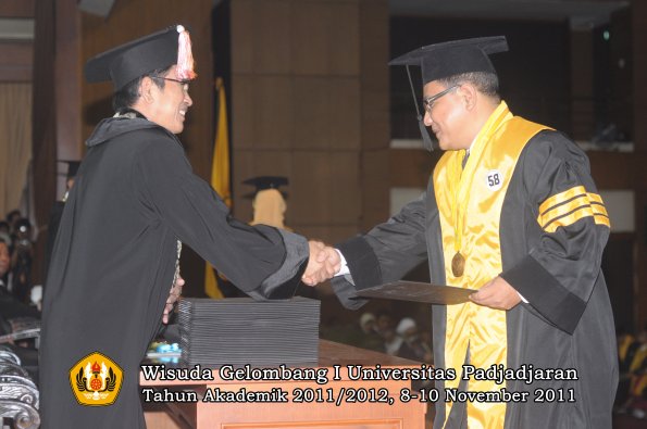 wisuda-program-doktor-oleh-direktur-pascasarjana-052