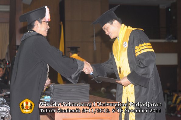 wisuda-program-doktor-oleh-direktur-pascasarjana-053