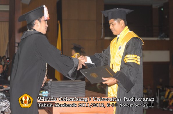 wisuda-program-doktor-oleh-direktur-pascasarjana-055