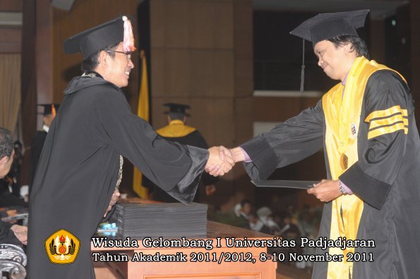 wisuda-program-doktor-oleh-direktur-pascasarjana-060