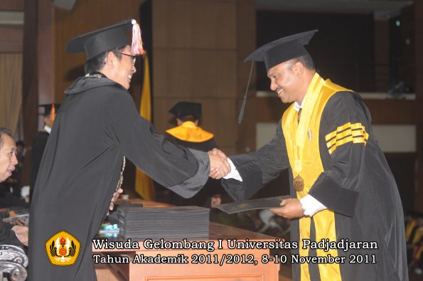 wisuda-program-doktor-oleh-direktur-pascasarjana-062