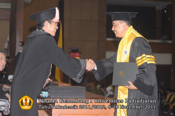 wisuda-program-doktor-oleh-direktur-pascasarjana-064