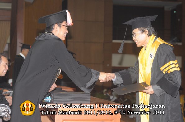 wisuda-program-doktor-oleh-direktur-pascasarjana-067