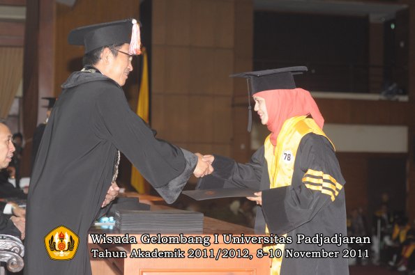 wisuda-program-doktor-oleh-direktur-pascasarjana-070