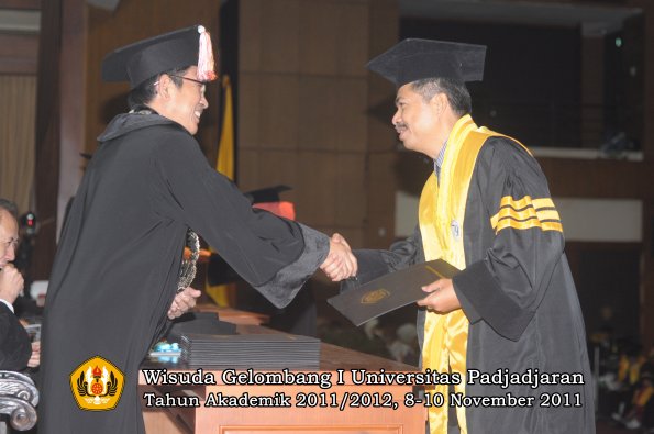 wisuda-program-doktor-oleh-direktur-pascasarjana-071