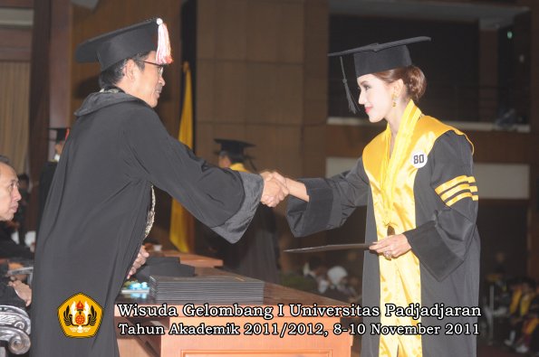 wisuda-program-doktor-oleh-direktur-pascasarjana-072