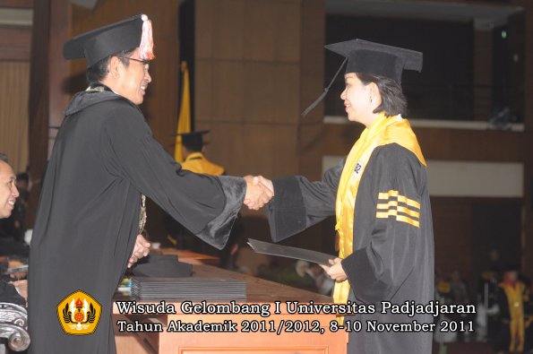 wisuda-program-doktor-oleh-direktur-pascasarjana-074