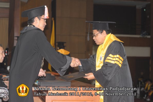 wisuda-program-doktor-oleh-direktur-pascasarjana-075