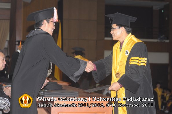 wisuda-program-doktor-oleh-direktur-pascasarjana-076