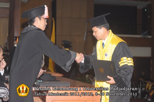 wisuda-program-doktor-oleh-direktur-pascasarjana-077