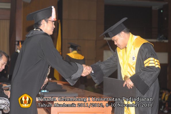 wisuda-program-doktor-oleh-direktur-pascasarjana-079