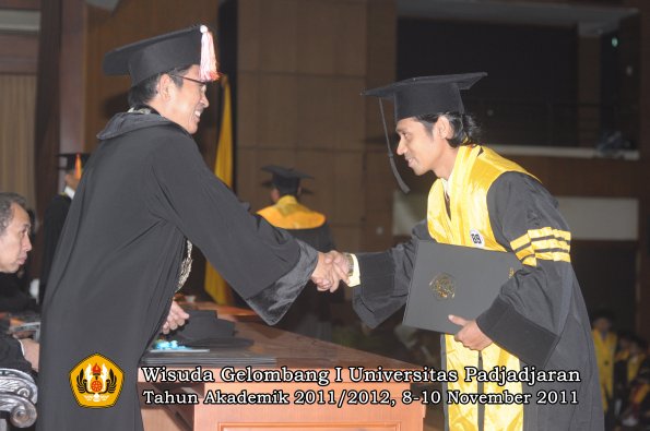 wisuda-program-doktor-oleh-direktur-pascasarjana-081