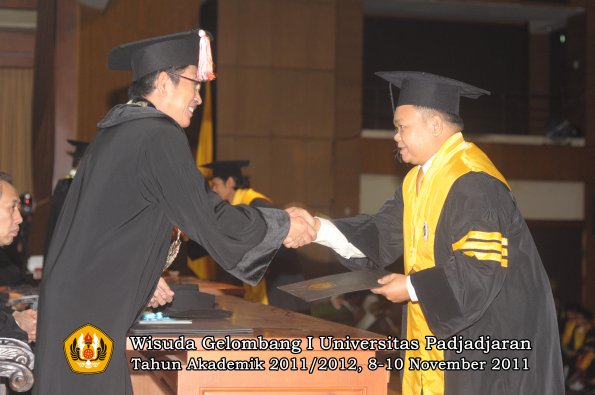 wisuda-program-doktor-oleh-direktur-pascasarjana-082