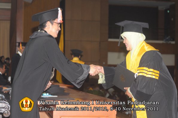 wisuda-program-doktor-oleh-direktur-pascasarjana-083