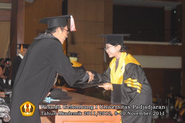 wisuda-program-doktor-oleh-direktur-pascasarjana-084
