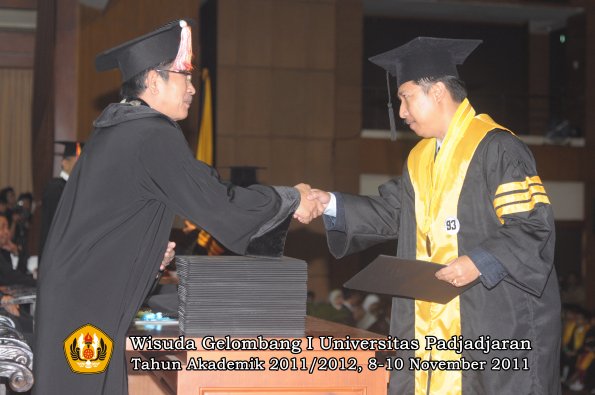wisuda-program-doktor-oleh-direktur-pascasarjana-085
