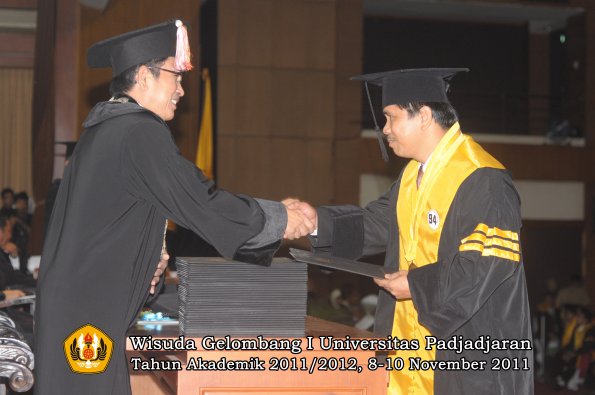 wisuda-program-doktor-oleh-direktur-pascasarjana-086