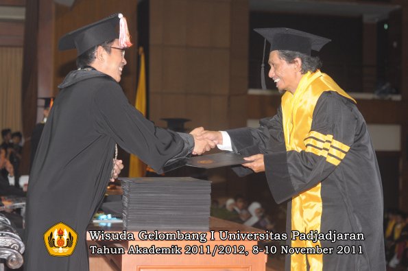 wisuda-program-doktor-oleh-direktur-pascasarjana-087