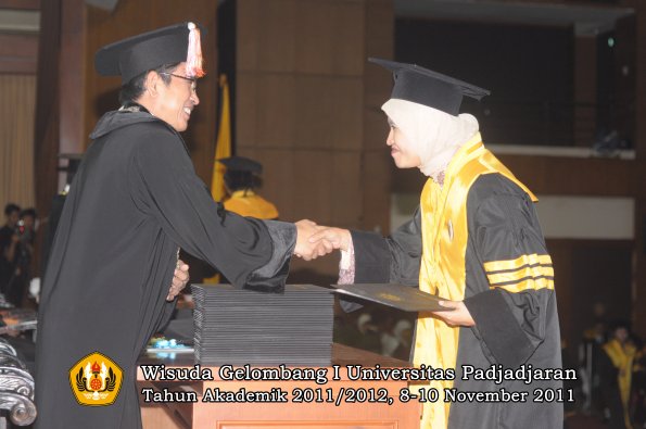 wisuda-program-doktor-oleh-direktur-pascasarjana-088