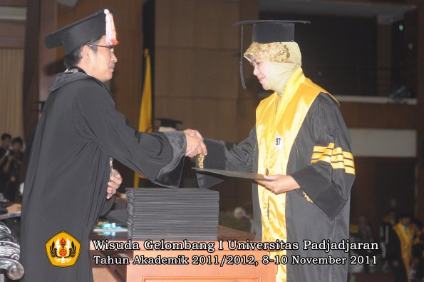 wisuda-program-doktor-oleh-direktur-pascasarjana-089