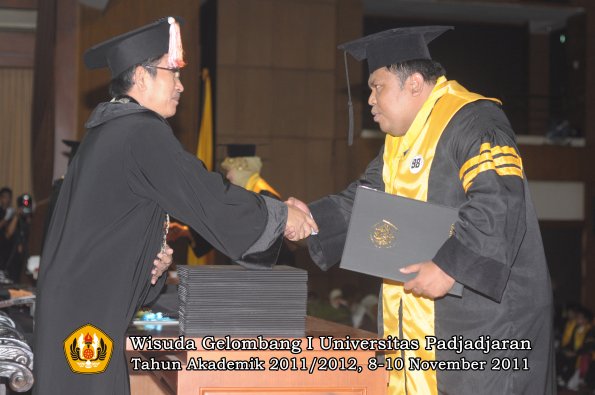 wisuda-program-doktor-oleh-direktur-pascasarjana-090