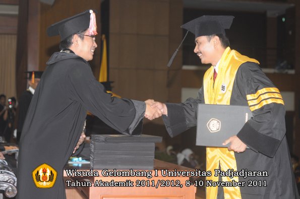wisuda-program-doktor-oleh-direktur-pascasarjana-091