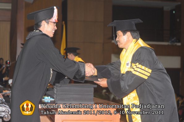 wisuda-program-doktor-oleh-direktur-pascasarjana-093