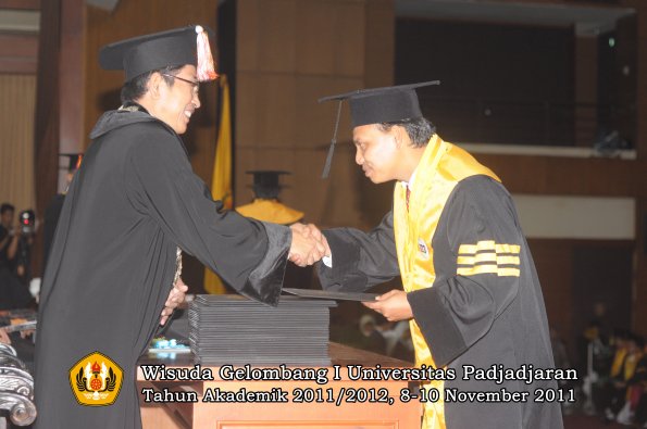 wisuda-program-doktor-oleh-direktur-pascasarjana-094
