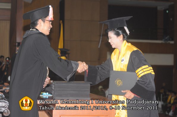 wisuda-program-doktor-oleh-direktur-pascasarjana-095
