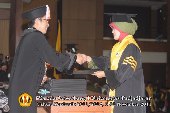 wisuda-program-doktor-oleh-direktur-pascasarjana-096