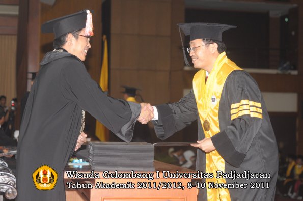 wisuda-program-doktor-oleh-direktur-pascasarjana-098