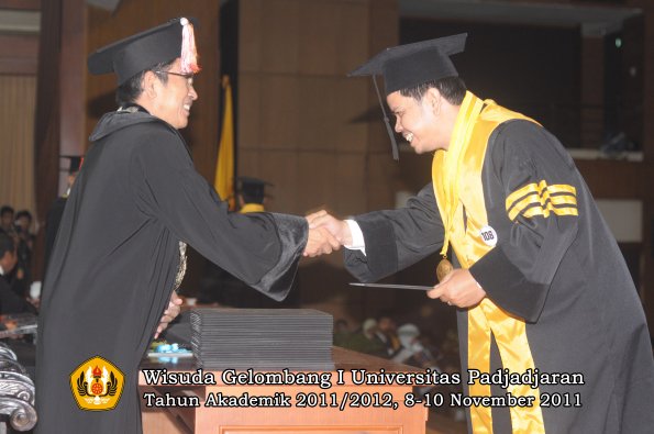 wisuda-program-doktor-oleh-direktur-pascasarjana-099