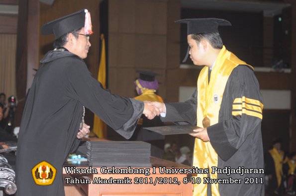 wisuda-program-doktor-oleh-direktur-pascasarjana-101