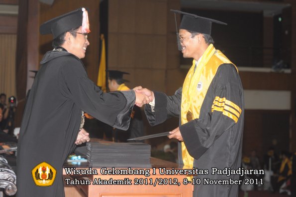 wisuda-program-doktor-oleh-direktur-pascasarjana-102