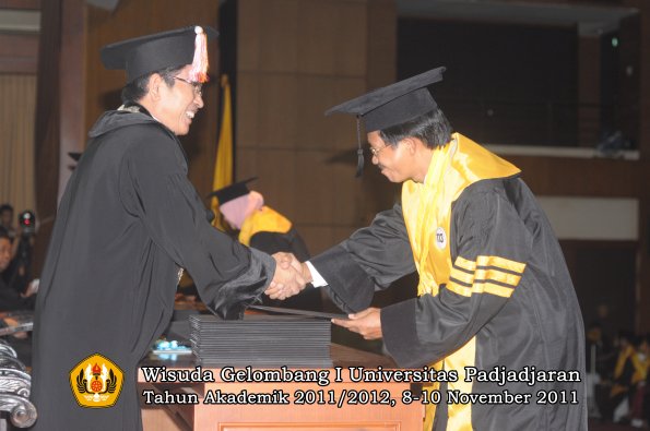 wisuda-program-doktor-oleh-direktur-pascasarjana-104