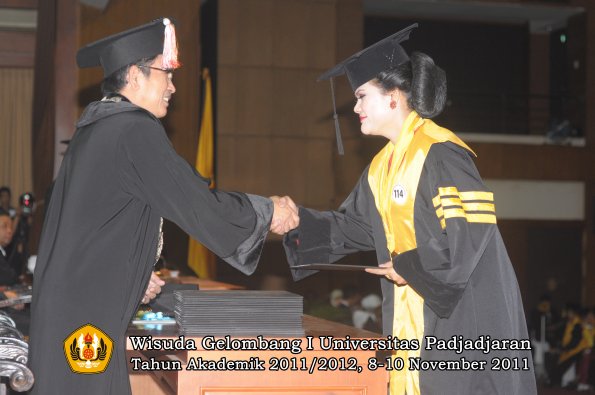 wisuda-program-doktor-oleh-direktur-pascasarjana-105