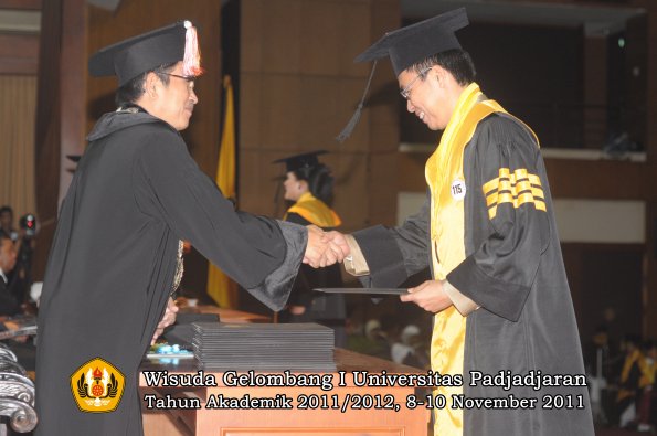 wisuda-program-doktor-oleh-direktur-pascasarjana-106
