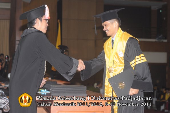 wisuda-program-doktor-oleh-direktur-pascasarjana-108