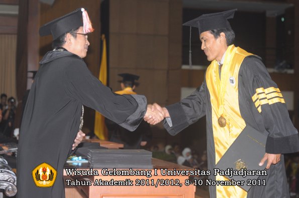 wisuda-program-doktor-oleh-direktur-pascasarjana-109