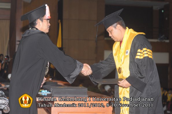 wisuda-program-doktor-oleh-direktur-pascasarjana-110