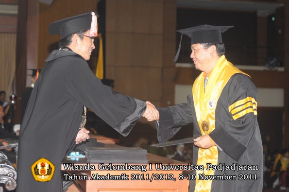 wisuda-program-doktor-oleh-direktur-pascasarjana-112