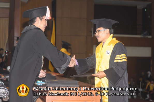 wisuda-program-doktor-oleh-direktur-pascasarjana-115