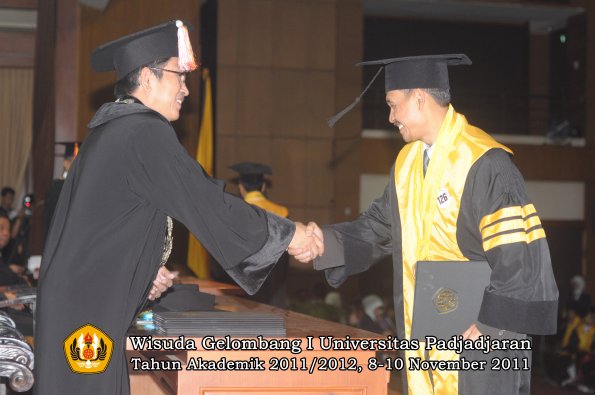 wisuda-program-doktor-oleh-direktur-pascasarjana-117