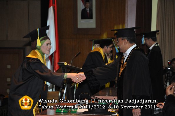 wisuda-fakultas-farmasi-oleh-rektor-009
