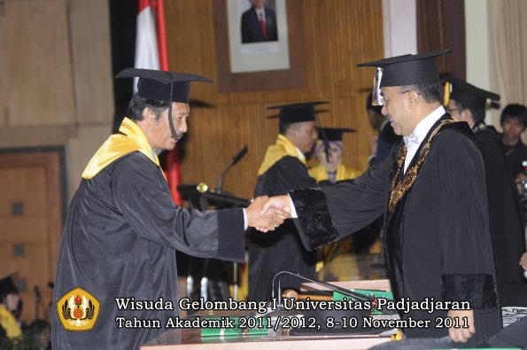 wisuda-program-doktor-oleh-rektor-002
