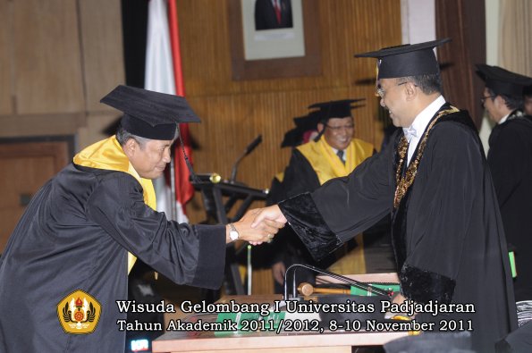 wisuda-program-doktor-oleh-rektor-020