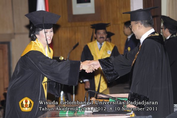 wisuda-program-doktor-oleh-rektor-024