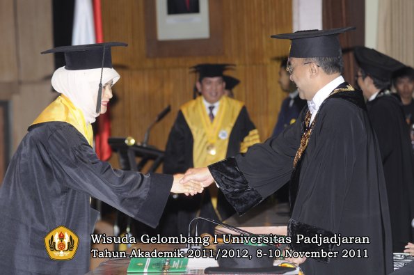 wisuda-program-doktor-oleh-rektor-029
