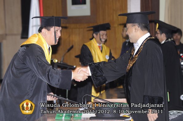 wisuda-program-doktor-oleh-rektor-030